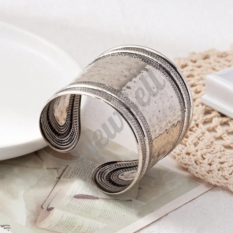 Elegant Light-luxury Retro Geometric Bracelet For Women