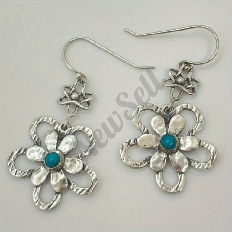 Retro Floral Hollow-out Pendant Earrings