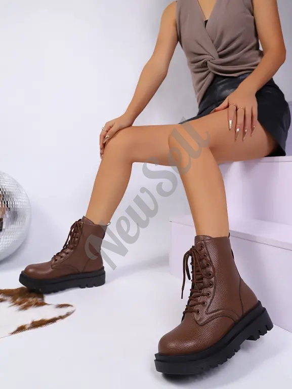 Women's Round-toe Plus-size Lace-up Chunky-sole Ankle Boots