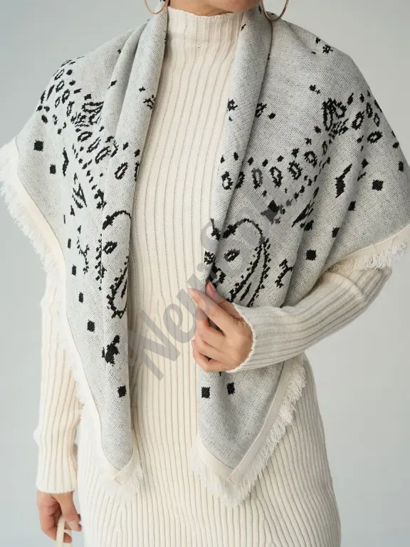Fashionable Versatile And Elegant Square Scarf